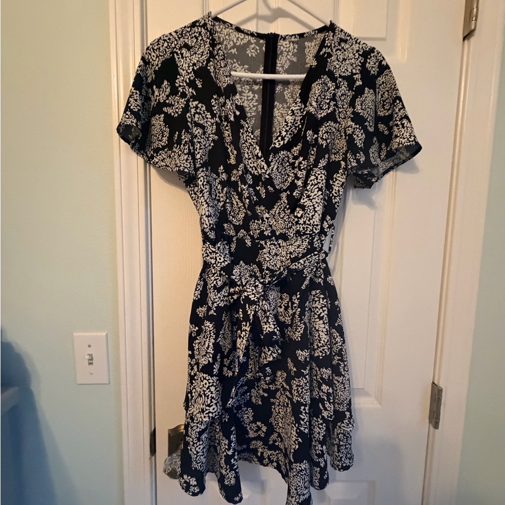 Elegant Black and White Floral Ruffle Dress Size Extra Small